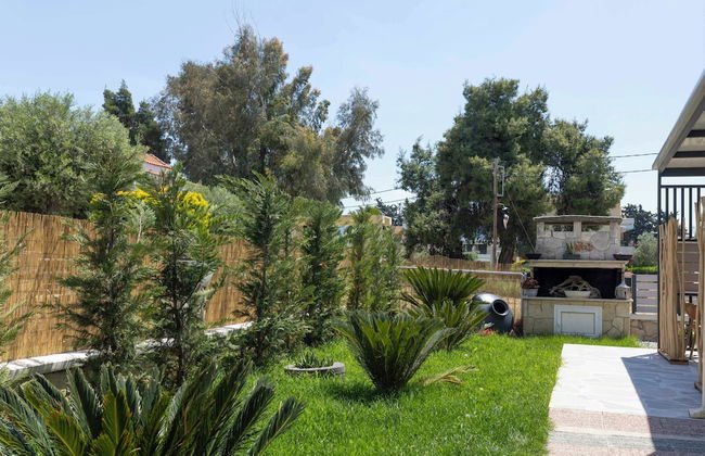 Danae Comfort Living - Photo 44