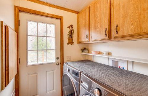 Creekside Cabin with Deck and Views in Panguitch! - Foto 22