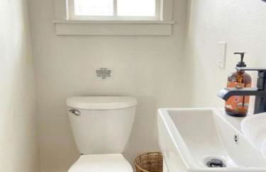 Efficiency-Style Cabin with Spa Lovely for a Couples Escape in Hunt, Texas - Foto 35