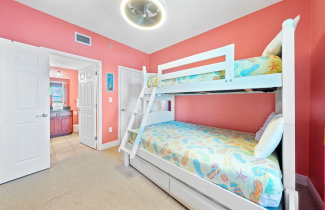 Crystal Tower Comfort Condos by Hosteeva - Photo 25