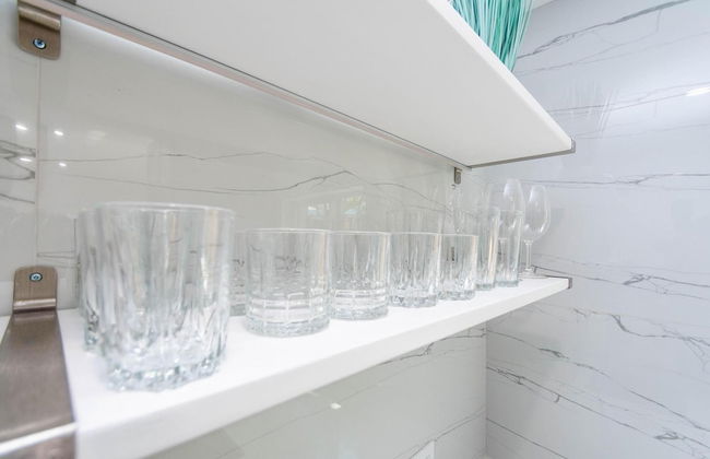 Uhost AI 1BR With Marble Accents Patio - Foto 18