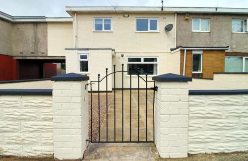 Family Home in the Charming Coastal Town of Barry - Foto 28