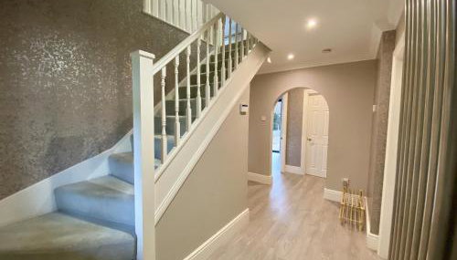 Beautiful 5 Bed 3 Bathroom Detached Family Home 8 - Foto 5