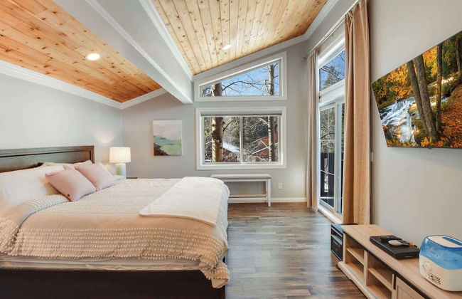 Alpine Chalet Nature Lovers Rejoice! Chic 4 BDR - Photo 4