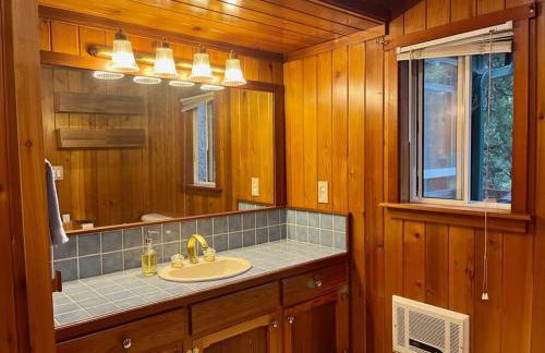 Serene and Magical Cabin w/Barrel Sauna and Fireplace - Foto 36