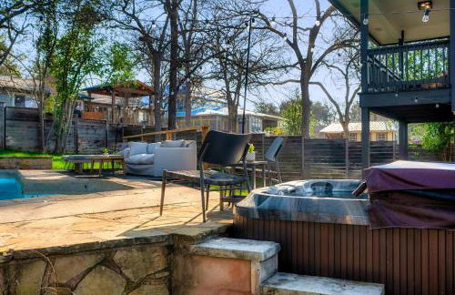 Luxury Zilker Home Pool Hot Tub and 2 Kitchens - Photo 7