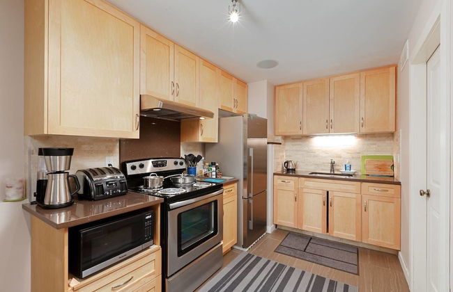 Private and Cozy Home in Kerrisdale - Photo 10