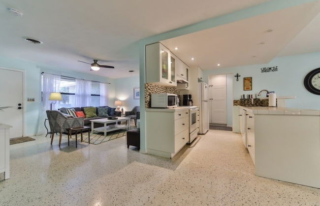 Amazing Pet Friendly 3 Bed House - Heated Pool 3 Bedroom Home by RedAwning - Foto 12