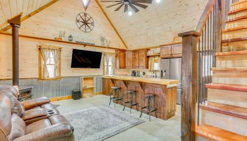 Peaceful Hikers Hideaway with Deck on 1 Acre! - Foto 3