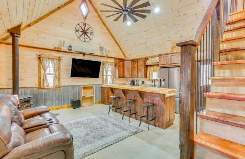 Peaceful Hikers Hideaway with Deck on 1 Acre! - Foto 3