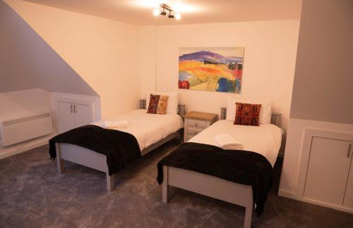 Walnut Flat, 2-Bedroom with Ensuite - Parking, Netflix, WIFI - Close to Oxford, Bicester & Blenheim Palace - F4 - Photo 8