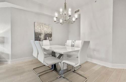 Family-Friendly 3-Bedroom Condo for 6 and 5 min to Disney - Photo 12