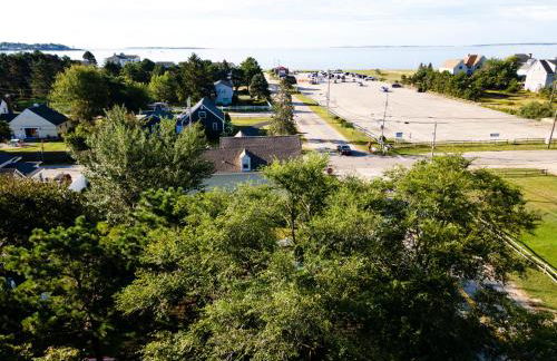 Spacious 4BR Beach Retreat, Steps to Pine Point - Foto 57