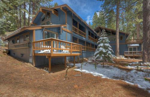 Extra Spacious 2BR Cabin w Office and Outdoor Deck - Foto 28