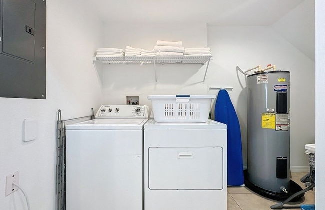 Amazing Townhouse Close To Disney 2 Bed 2.5 Bath 2 Bedroom Townhouse by RedAwning - Foto 25