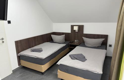 Im Tal 2 Haus - 2 WE, 5 SZ,3 Bäder, 11 Betten - Klimaanlage - Foto 38