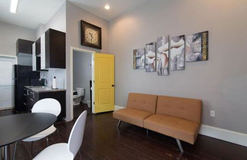 Modern Condo 2 Blocks From Quarters - Foto 26