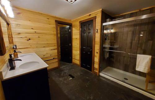 Luxury Cabin w/ Game Room & Hot Tub at Cave Run Lake - Foto 22