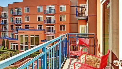 DT Designer's 2BR Condo Parking Tub Pool - 99 walk score - Foto 2