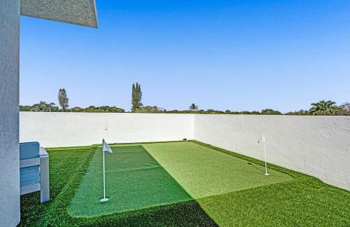 Cozy Unit wMini-Golf Balcony - Photo 12