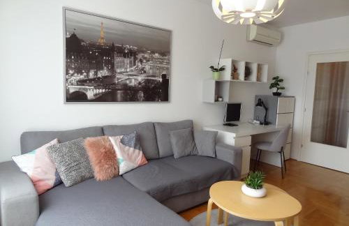 Well-equipped apartment with free parking - Photo 13