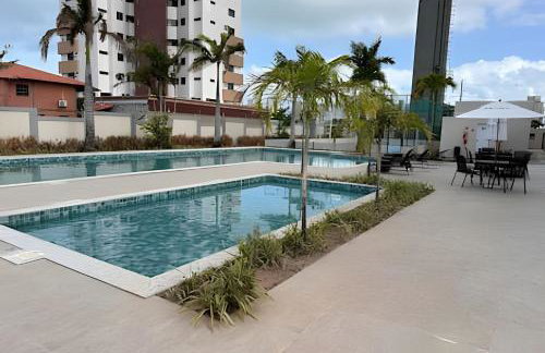 Apartamento na praia, 2 quartos e área de lazer - Foto 27