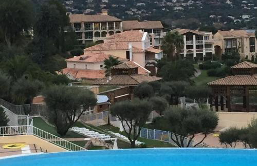Appartement à Cap Estérel Agay- Village Pierre et Vacances Quartier Belvédère Piscines et parking inclus - Foto 33