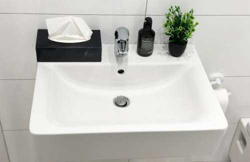 BELLA - Business&Family Ap 16, 100m vom Konzerteingang Schloß, Parkplatz, SmartTV, Netflix, Waschmaschine, 24h Checkin, 46qm - Foto 11