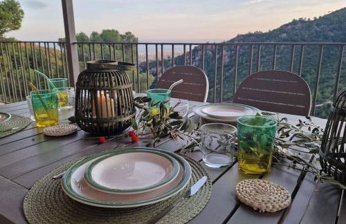 casa y piscina en un parque natural - Photo 24