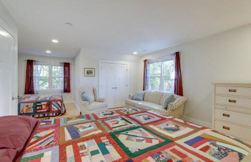 Sun-Dappled Retreat - Walk to Wickaboag Lake! - Foto 26