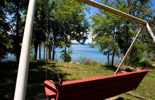 Lake Front King Suite: Full Kitchen-Lakefront Deck- Shared Hot Tub - Foto 5