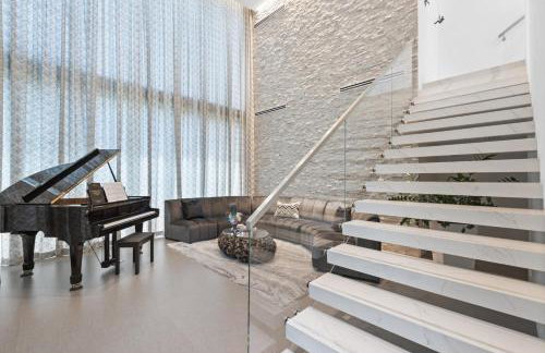Three Story Waterfront Villa with Basketball and Mini Golf - Foto 51