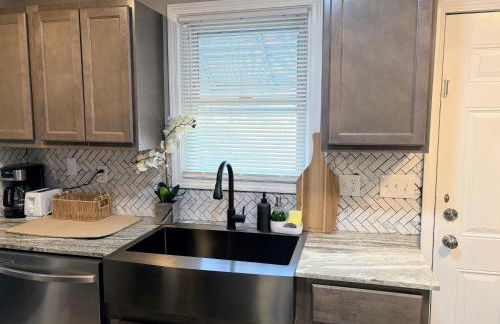 Your Cozy Home Away From Home king bed, parking - Foto 11