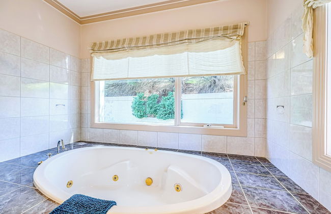 StayAU Expansive 7BR Villa Warrandyte - Foto 27