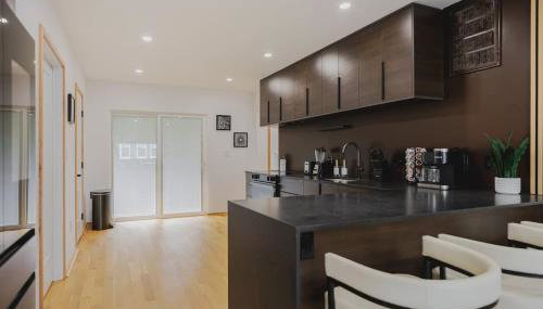 Luxury 3BD Short Walk to Airport - Foto 3