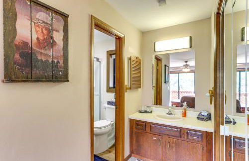 Maggie Valley Mountain Escape with Fireplace and Deck! - Foto 15