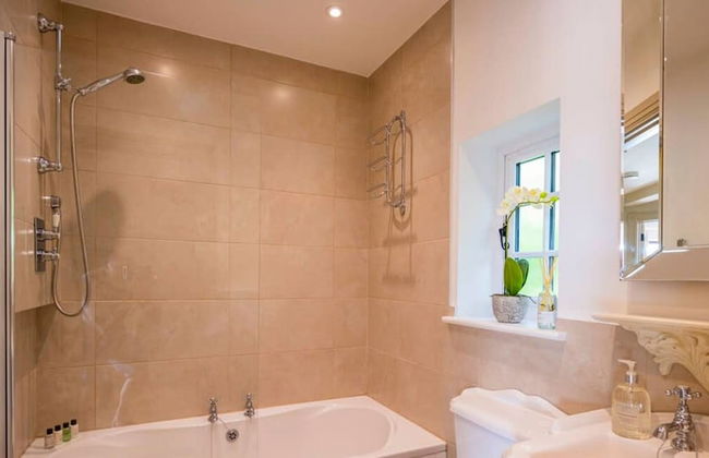 Luxurious 4 Bedroom Vineyard Villa Stanlake Park - Foto 47