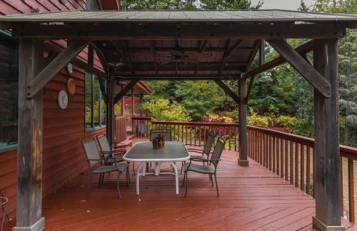 Monthly or Seasonal Large Petite Lake 44 Lakehouse Retreat with Private Pier and Hot Tub secluded Deep in the Woods - Foto 21