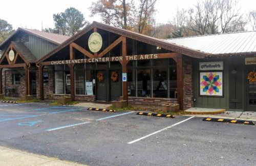 A-Frame with VIEWS - Walk to Downtown and Park - Pets OK - Foto 58