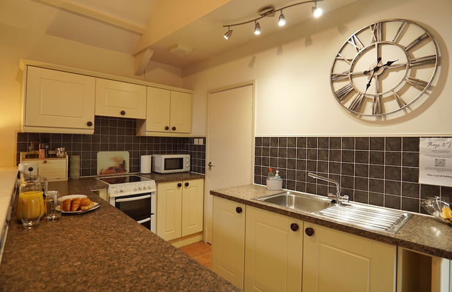 3-bed Cottage - Sleeps 5, Riverside, Hot Tub, Pets - Foto 7