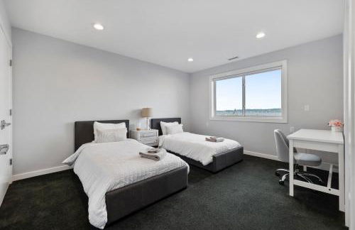 Piermont Waterfront Villa with Hot Tub - Photo 15