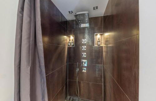 Aurion Residence - Indoor Pool, Sauna , Jacuzzi & Fitness - Foto 43