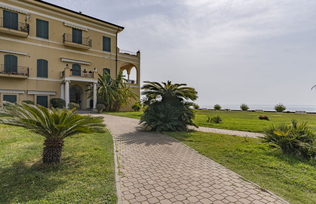 2 bedroom Apartment in Ventimiglia with swimming pool and garden - Photo 4