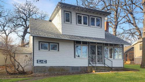 Pillsbury Point Cottage on West Lake Okoboji - Photo 2