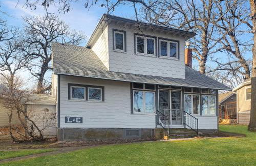 Pillsbury Point Cottage on West Lake Okoboji - Photo 2