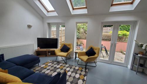 5 bedroom, recently renovated house close to Hastings Beach - Foto 2