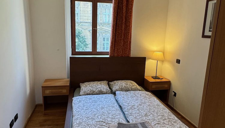 1 Bed Flat - Sleeps 2 - Pets - Smoking on Terrace - Foto 1, Imagem principal