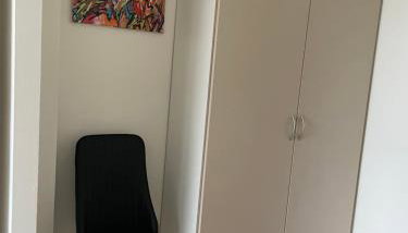Großes, helles 1-ZimmerApartment bis zu 3 Personen - Foto 2, wardrobe