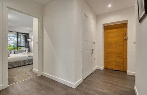 3-Bed, 2-Bath Wembley Apartment with Free Parking - Foto 38