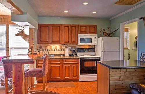 Paradise Cove Cabin with Boathouse and Dock - Foto 6